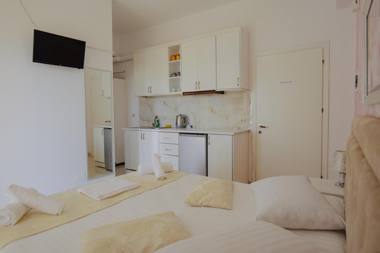 Eleni Guest House Sarande Exterior photo