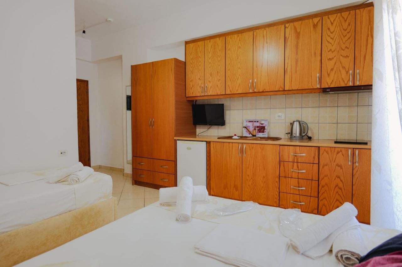 Eleni Guest House Sarande Exterior photo
